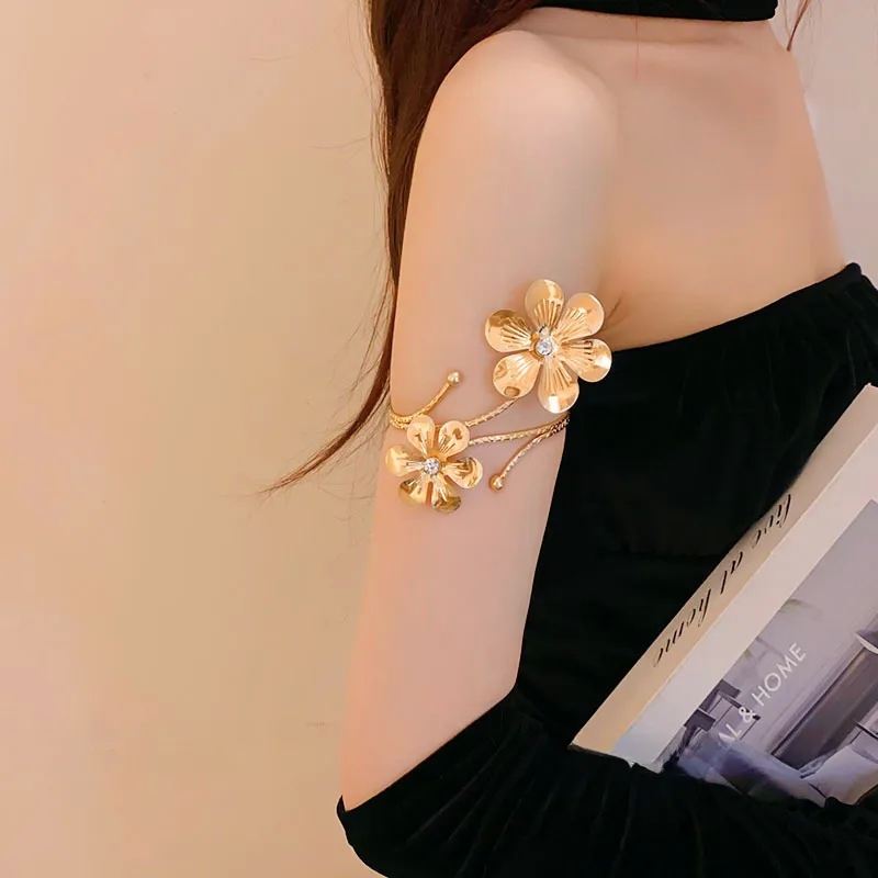 fashion jewelry 2025 Sustainable Romantic Diamond fashion jewelry for girls Bracelet: Ethical High-End Light Luxury with Refined Masculine Elegance old money fashion jewelry
