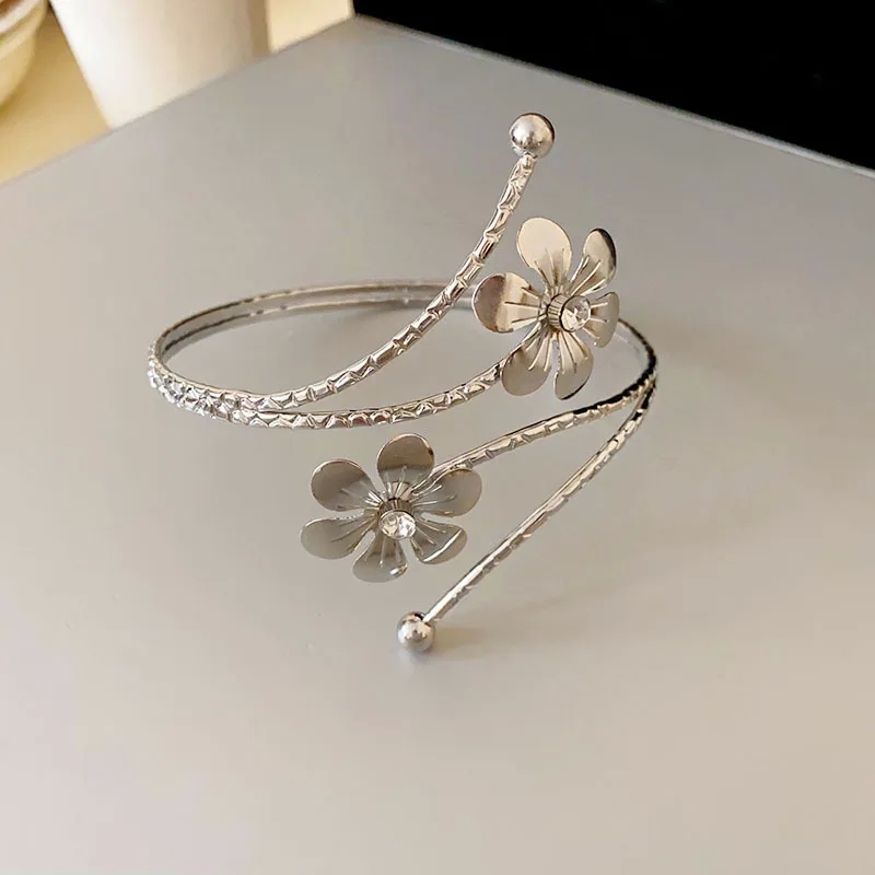 fashion jewelry china Sustainable Romantic Diamond Bracelet: Ethical 50s fashion jewelry High-End Light Luxury with Refined Masculine Elegance fashion jewelry india