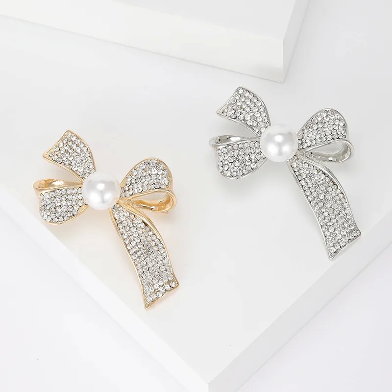 Artisan-Made Genuine Alloy Brooch with Knot Design & Inlaid Pearls, Rhinestones - Elegant and Masculine Accessory