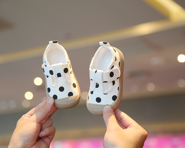 pequeñines baby kids Exclusive movie baby kids Glam Kids' Running Shoes - Delicate Dots & Solid Colors Statement baby boys 4 movie