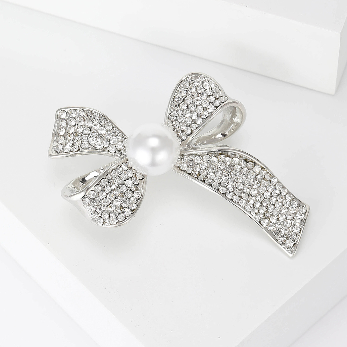 roaring 20s fashion accessories Artisan-Made Genuine Alloy Brooch with Knot Design & Inlaid Pearls, x-fashion Rhinestones - Elegant and Masculine Accessory 90s grunge fashion accessories