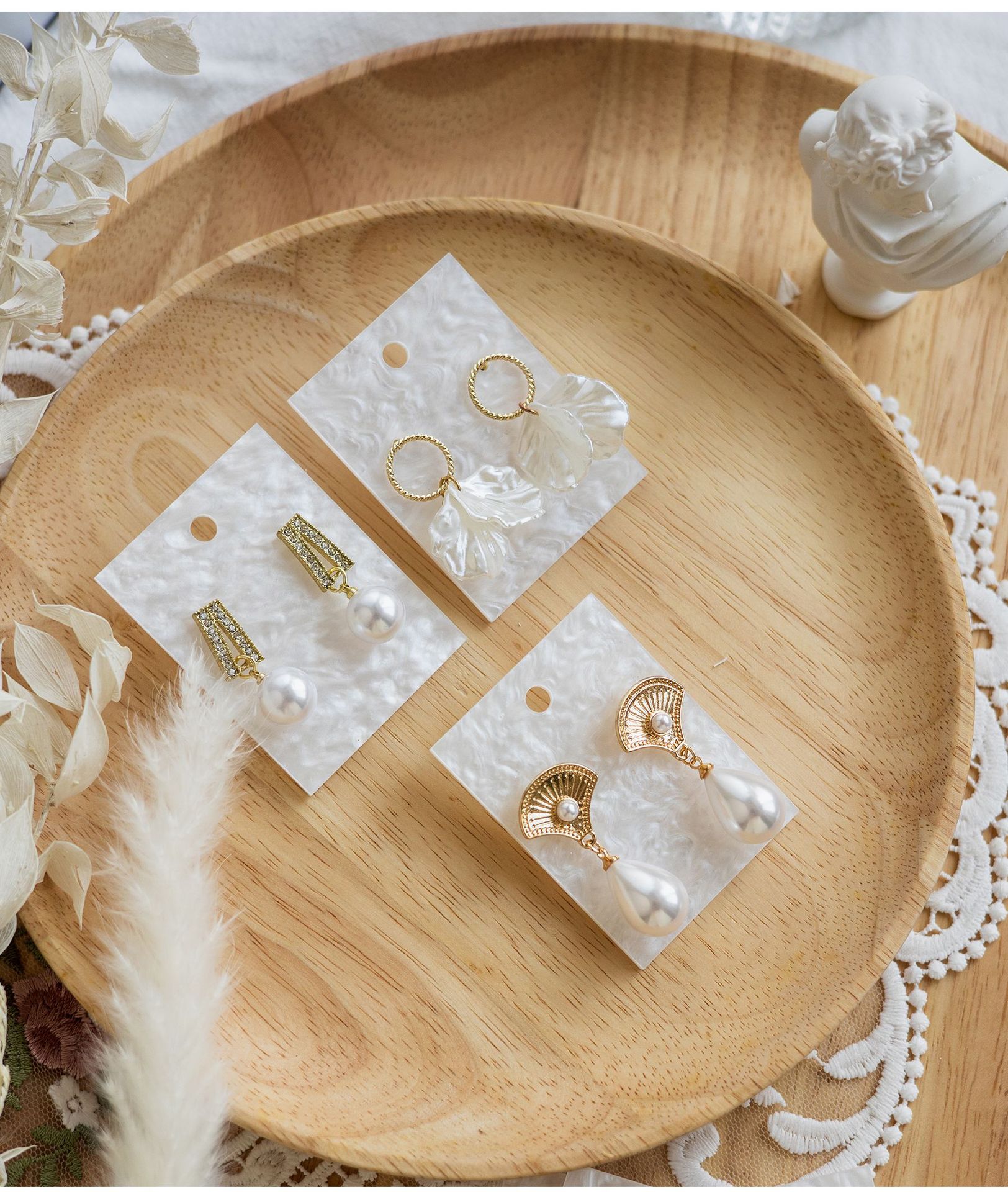 jewelry making earrings Nordic Style Unisex high quality jewelry making supplies Acrylic Jewelry Rack - Sophisticated, Playful, Premium Celebrity Display jewelry making box