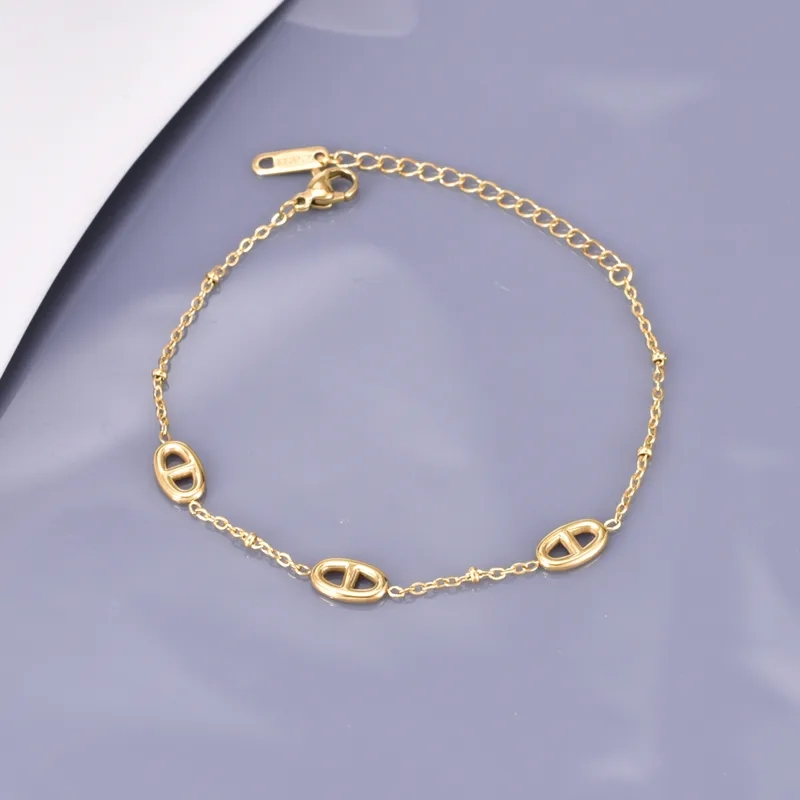 Vintage Bohemian Chic Pig Nose Bracelet in 18K Gold-Plated Stainless Steel - Grunge Style, Hand-Engraved Design