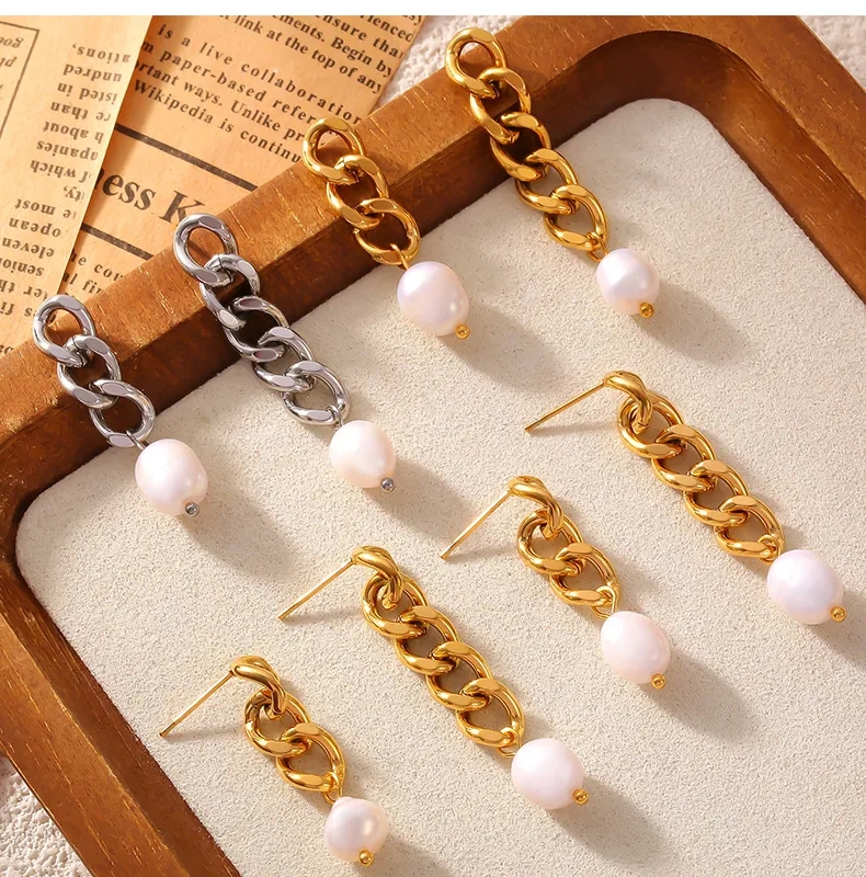 zs fine jewelry Custom Glam 18K Gold Asymmetrical Freshwater Pearl Drop Earrings - Personalized 1950s fine jewelry French Style Chain Design intrigue fine jewelry