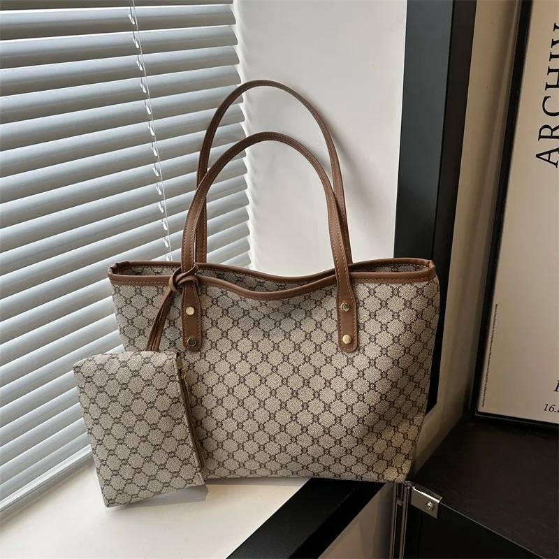 Ethical Vintage Argyle PU Leather Tote - Scratch-Resistant Sleek Medium Zipper Bucket Bag