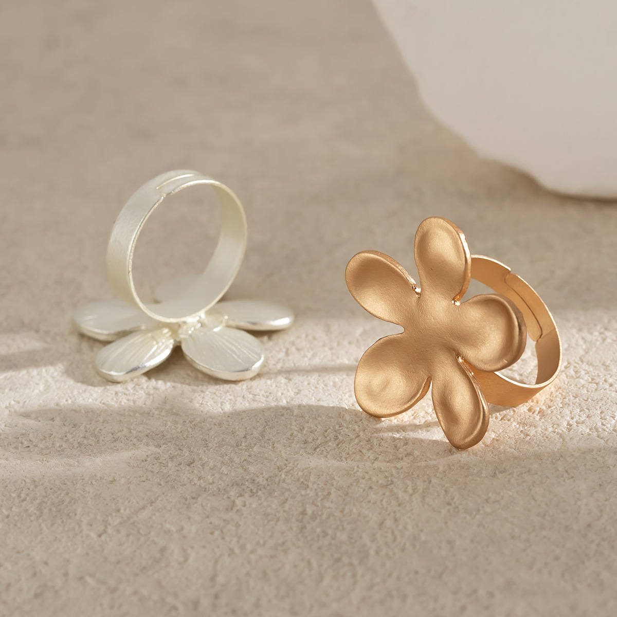 fashion jewelry factory Artisan-Made vera wang fashion jewelry Geometric Flower Rings: Scratch-Resistant, Skin-Friendly, Casual Craftsmanship fashion jewelry on sale