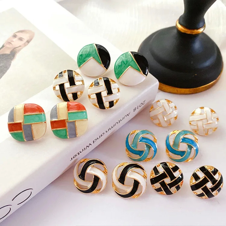 Unisex Retro Geometric Enamel Plaid Alloy Hollow Women's Statement Ear Studs - Classic Design