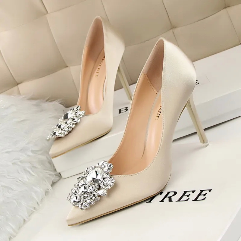 organic "Wholesale Sleek Bohemian Rhinestone Point-Toe Pumps with Fine craftsmanship Jewelry Accents for Women" non-toxic