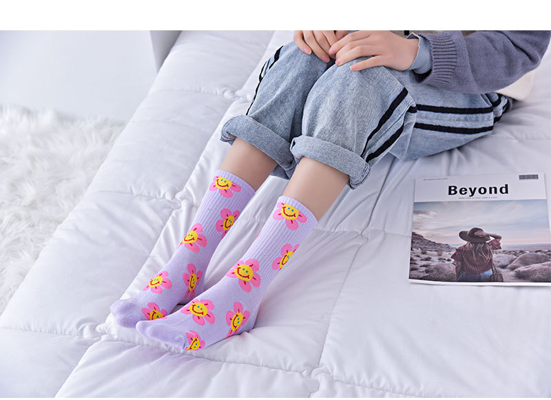 fashion accessories display Wholesale Authentic Bohemian Style Hypoallergenic Color Block Cotton 90s fashion accessories men Crew Socks - Statement Pair list of fashion accessories