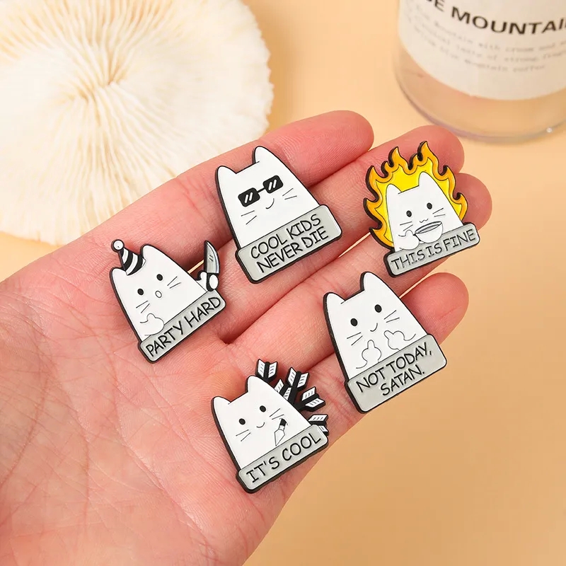 fashion accessories photo "Vintage-Inspired Lightweight retro fashion accessories Cat Brooch – Bold Unisex Alloy Pin for Stylish Accessories" fashion accessories articles