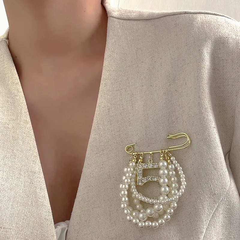 fashion accessories shippers association "Wholesale fashion accessories homemade Sleek Rhinestone Brooches: Vibrant Alloy & Pearl Inlay for Fashion-Forward Affordable Luxe Style" fashion unique accessories