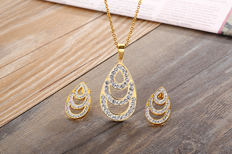 fashion jewelry trends fall 2024 