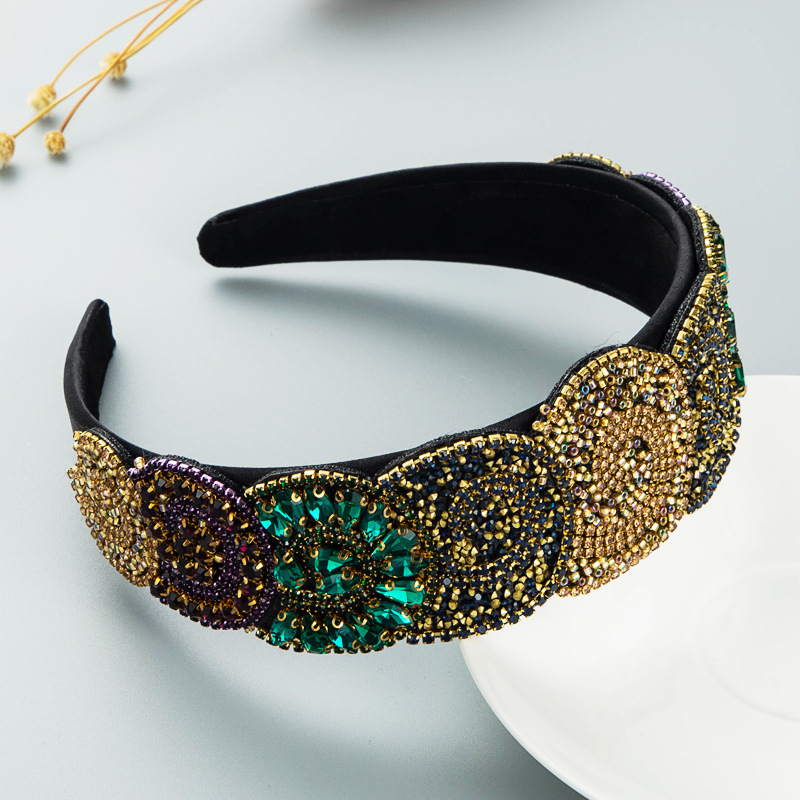 hair accessory 5 4 crossword clue 
