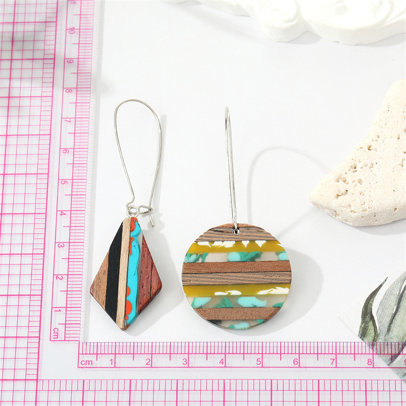 what is the difference between fashion jewelry and costume jewelry 