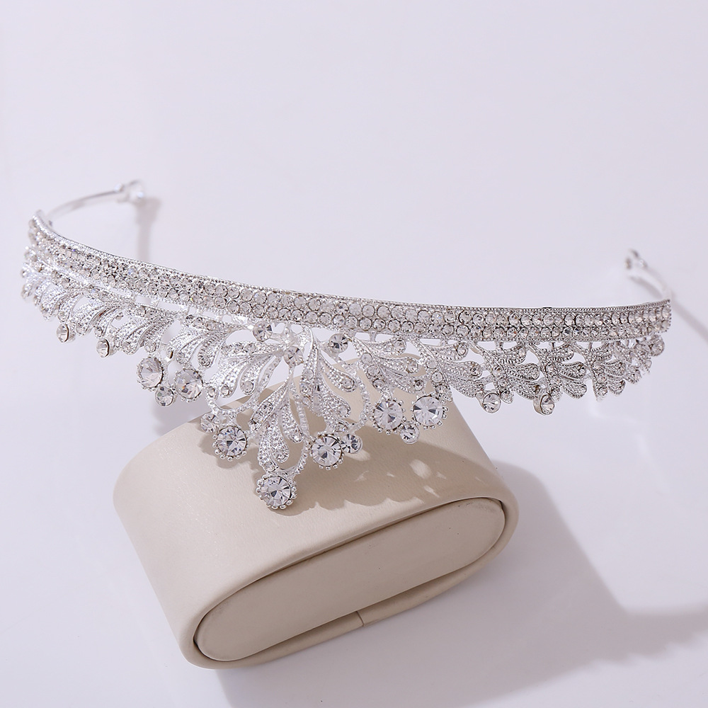 yellow flower hair accessories Eco-Chic Lightweight Rhinestone Crown: Upcycled hair accessories rubber bands Tribal & Classic Design for Wholesale Sweet Shiny Alloy hair accessories trends 2024 winter